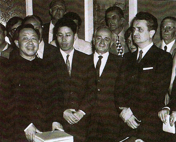 1971, Milano. Inaugurazione della sede dell’Istituto Italo Cinese per gli Scambi Economici e Culturali alla presenza dell’Ambasciatore della Repubblica Popolare Cinese in Italia, sig. Shen Ping e del Prefetto Mazza.